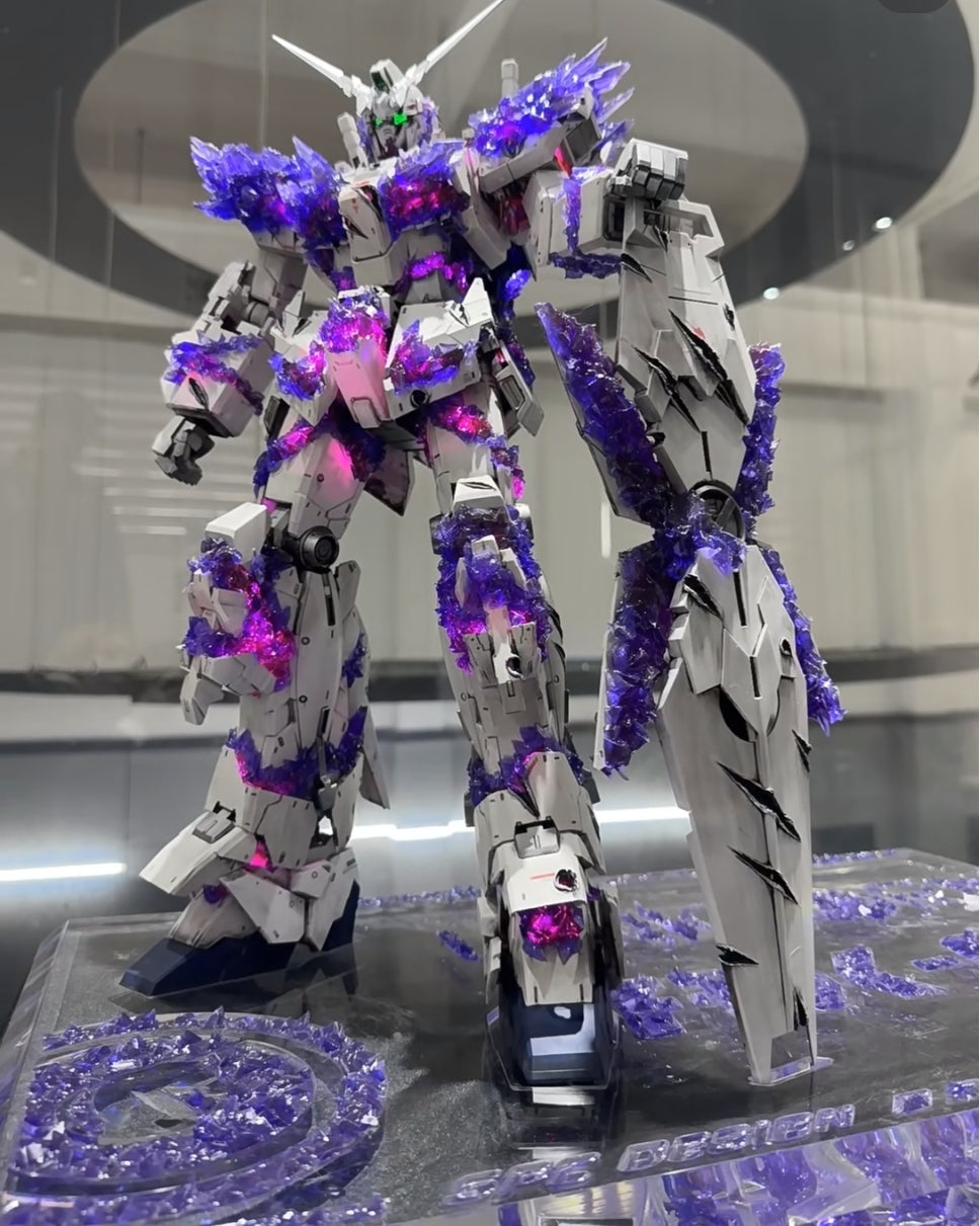 Broken Mirror Figures